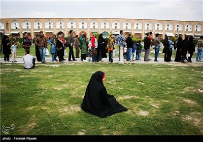 مسافران نوروزی در مجموعه نقش جهان