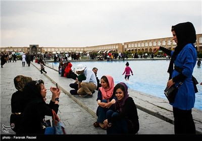 مسافران نوروزی در مجموعه نقش جهان