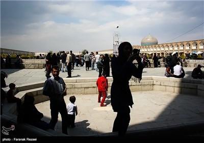 مسافران نوروزی در مجموعه نقش جهان