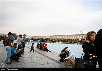 مسافران نوروزی در مجموعه نقش جهان