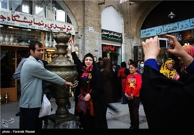 مسافران نوروزی در مجموعه نقش جهان