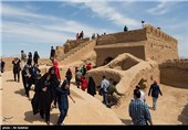 قلعة نارنج او &quot;قلعة نارین&quot; فی محافظة اصفهان