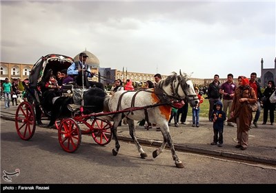 درشکه سواری در مجموعه نقش جهان-اصفهان