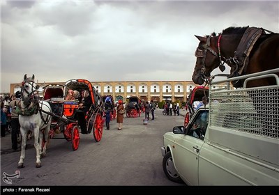 درشکه سواری در مجموعه نقش جهان-اصفهان