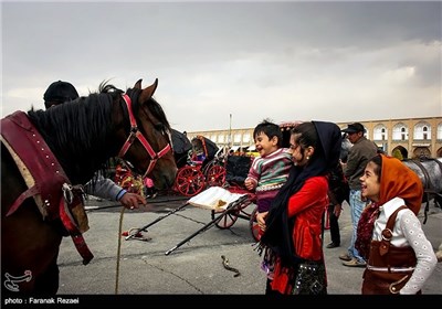 درشکه سواری در مجموعه نقش جهان-اصفهان