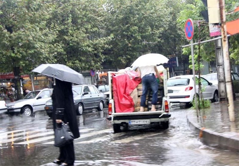 بارش باران مسافران نوروزی در خراسان شمالی را غافلگیر کرد