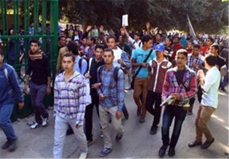 شلیک گاز اشک آور به سمت دانشجویان معترض دانشگاه قاهره
