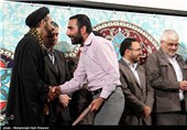 تقدیر از برگزیدگان در مراسم هفته هنر دینی و سالگرد شهدای رهپویان -شیراز 