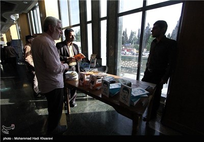 نمایشگاه کتاب و محصولات فرهنگی در حاشیه مراسم هفته هنر دینی و سالگرد شهدای رهپویان -شیراز