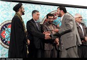تقدیر از برگزیدگان در مراسم هفته هنر دینی و سالگرد شهدای رهپویان -شیراز 