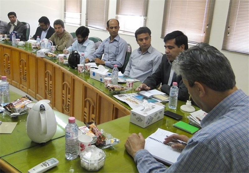 آثار هنرمندان باید در اختیار انقلاب و ارزش‌ها باشد