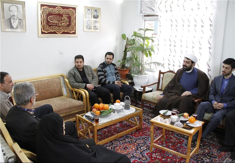 دیدار رئیس سازمان فرهنگی هنری شهرداری تهران با خانواده شهیدان جوادنیا