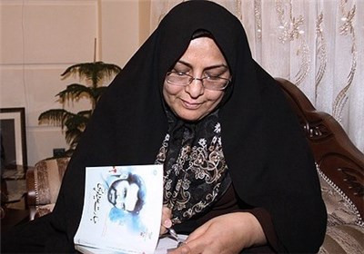  مادر شهید "احمدی روشن": در جمعی که پسرم بود هیچ غیبتی نمی‌شد/ بمب خنده بود 