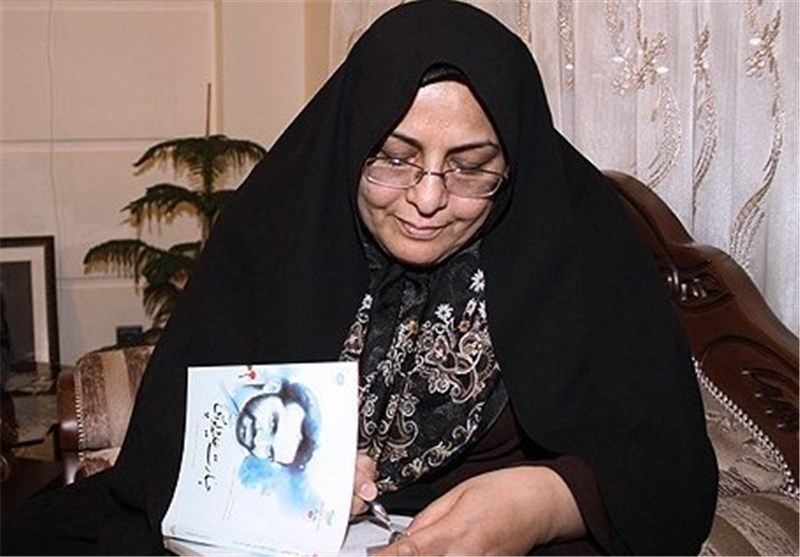 مادر شهید "احمدی روشن": در جمعی که پسرم بود هیچ غیبتی نمی‌شد / بمب خنده بود
