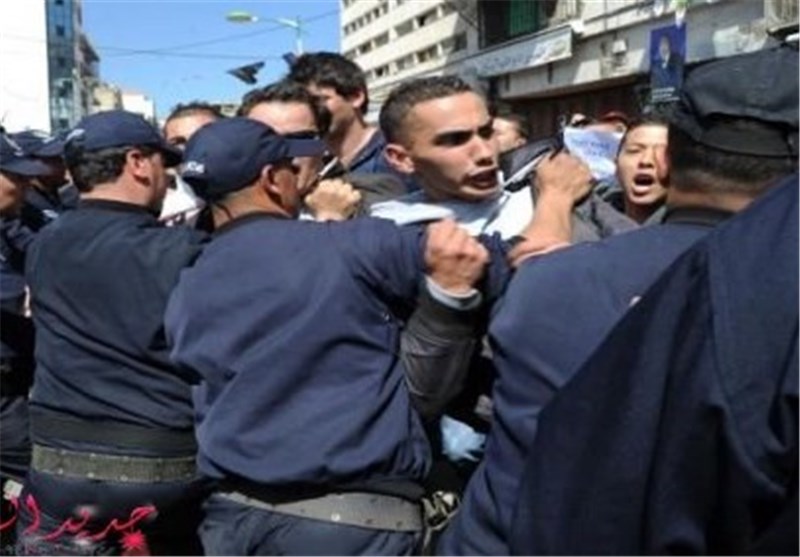 درگیری بین مخالفان و موافقان برگزاری انتخابات الجزایر