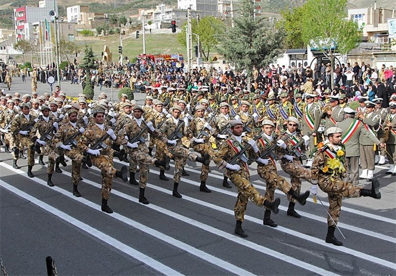 مراسم رژه روز ارتش در سقز برگزار شد