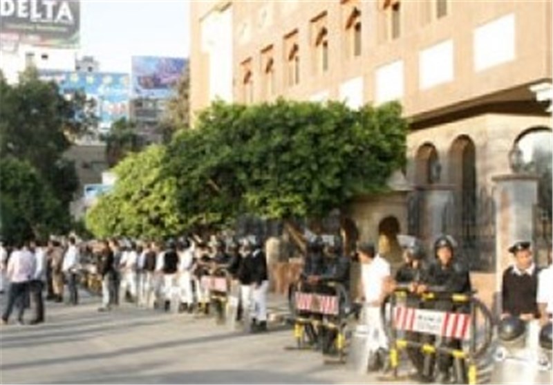 تشدید تدابیر امنیتی مقابل سفارت قطر در قاهره