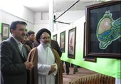 نخستین نمایشگاه نقاشی‌خط بسم الله الرحمن الرحیم در ابرکوه افتتاح شد