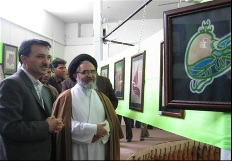 نخستین نمایشگاه نقاشی‌خط بسم الله الرحمن الرحیم در ابرکوه افتتاح شد