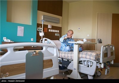 Defense Minister Opens Cancer Treatment Center in Tehran