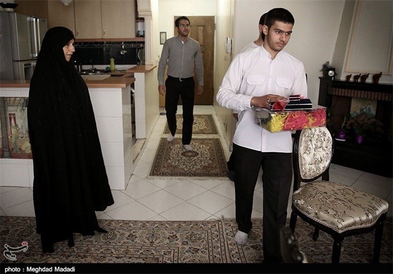 جوانان بسیجی تهران به دیدار مادران شهدا رفتند