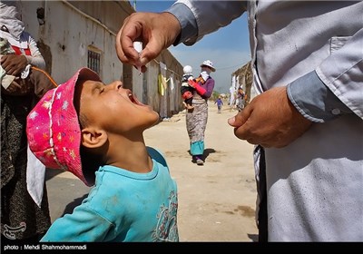 واکسیناسیون فلج اطفال در حاشیه تهران