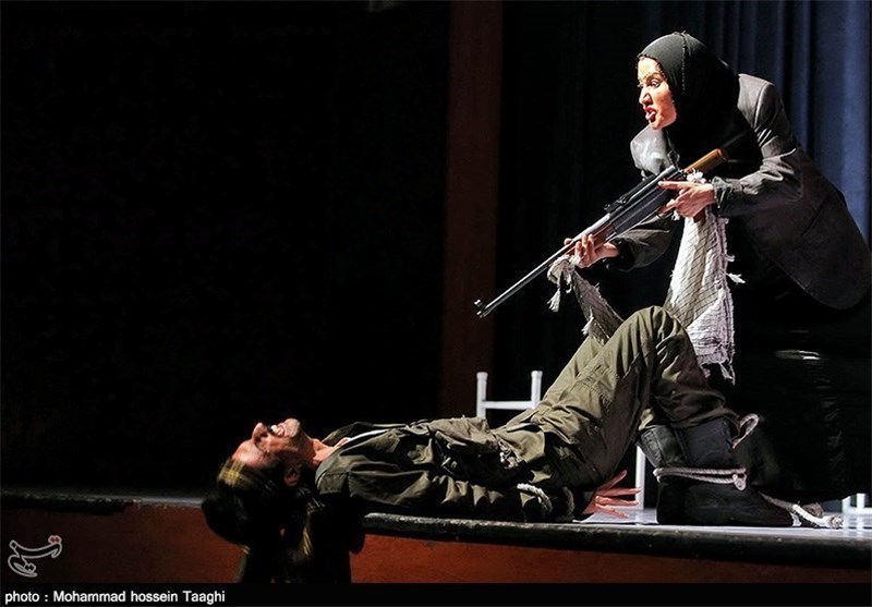 اجرای متفاوت تئاتر &quot;3 همراه&quot; در اصفهان
