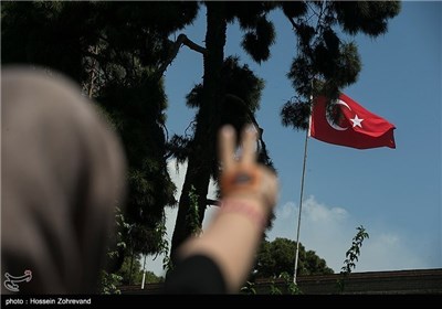 Photos: Armenians in Tehran Mark 99th Anniversary of 1915 Genocide