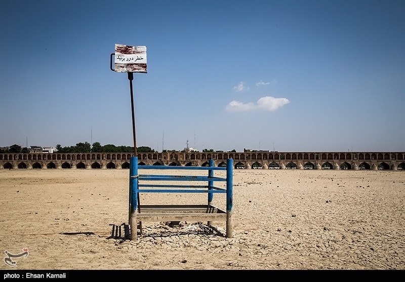اصفهان| خروجی سد زاینده‌رود بامداد امروز کاهش یافت‌
