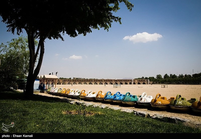 اصفهان| شیوه آبیاری فضای سبز نمکی بر زخم‌های بی‌آبی نصف‌جهان؛ بازیافت پساب‌ها راهی موثر در دوره خشکسالی