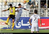 دیدار تیم های فوتبال فجرشهید سپاسی و پیکان 