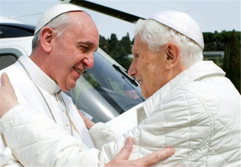 پاپ با قربانیان جنسی کشیش‌ها ملاقات می‌کند