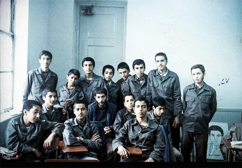 دبیرستانی که شهدایش، هویتش شدند/ ماجرایی از تعویض کلاس درس با جبهه + عکس