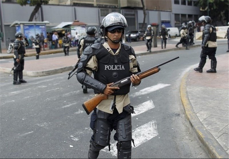 Venezuelan National Guards Seize &apos;US Weapons&apos; at Airport in Valencia