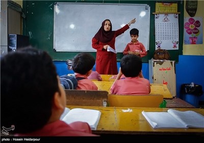 تکریم یوم المعلم فی مدارس ایران الاسلامیة