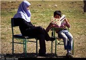 خانم لیلا خدابنده لو معلم کلاس چهارم مدرسه روستای سلیم سرابی گل تپه استان همدان است .او هر روز فاصله 55 کیلومتری شهر همدان تا این منطقه را طی می کند، تا به تنها دانش اموز این مدرسه ( رضا کوثری پرزاد ) سواد بیاموزد.