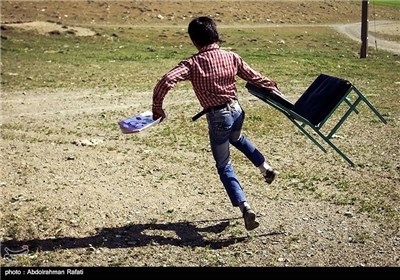 رضا کوثری پرزاد تنها دانش اموز مدرسه روستای سلیم سرابی گل تپه استان همدان