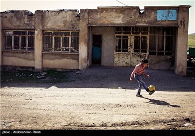 رضا کوثری پرزاد تنها دانش اموز مدرسه روستای سلیم سرابی گل تپه استان همدان