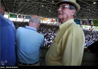 حضور جمعی از گردشگران خارجی در جایگاه ویژه خبرنگاران