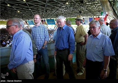 حضور جمعی از گردشگران خارجی در جایگاه ویژه خبرنگاران