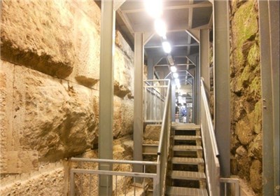 الاحتلال حفر 60 متراً تحت المسجد الأقصى وکشّف عن حجارته الضخمة