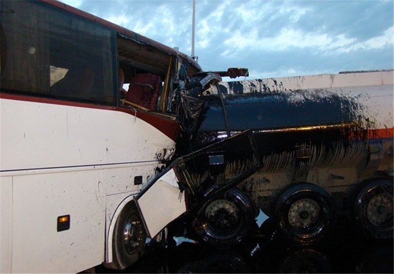 تصادف خودروی سواری با اتوبوس اسکانیا