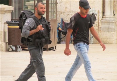 الاحتلال یعتدی ویعتقل عددا من المرابطین عند بوابات الأقصى