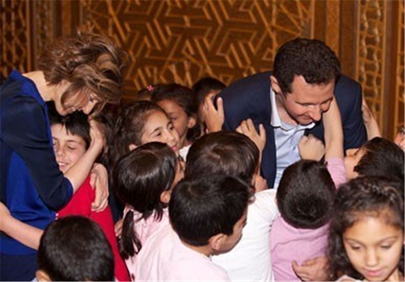 تصاویری از دیدار بشار اسد و همسرش با فرزندان شهدا