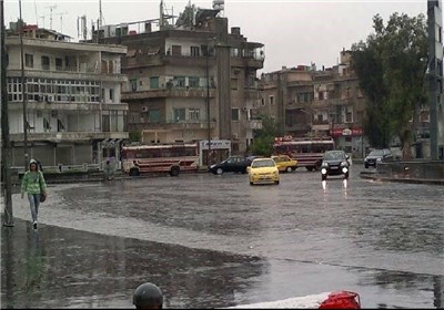 شوارع مدینة دمشق تنعم بخیرات السماء