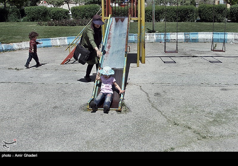 وسایل بازی کودکان در پارک‌های زنجان استانداردسازی می‌شود