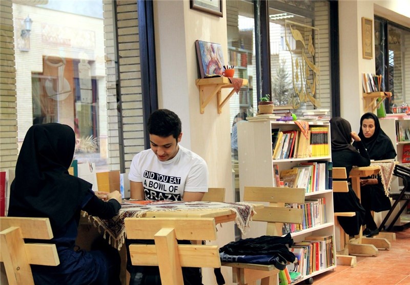 شیوه‌های نوین ترویج کتابخوانی در شیراز؛ از راه‌اندازی کافه‌کتاب‌ها تا کتاب‌های یک صفحه‌ای