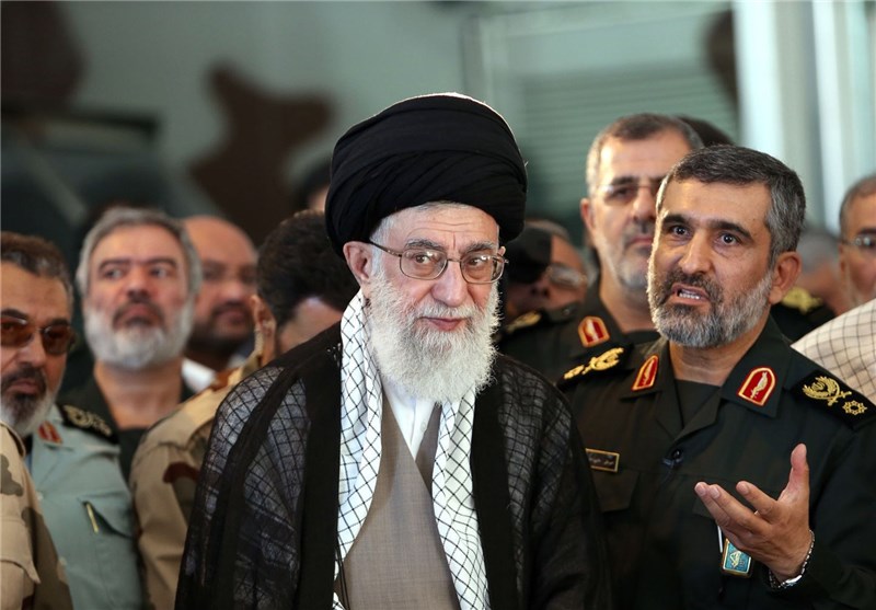 رهبر انقلاب: توقع دشمن در محدود شدن برنامه موشکی ایران احمقانه است