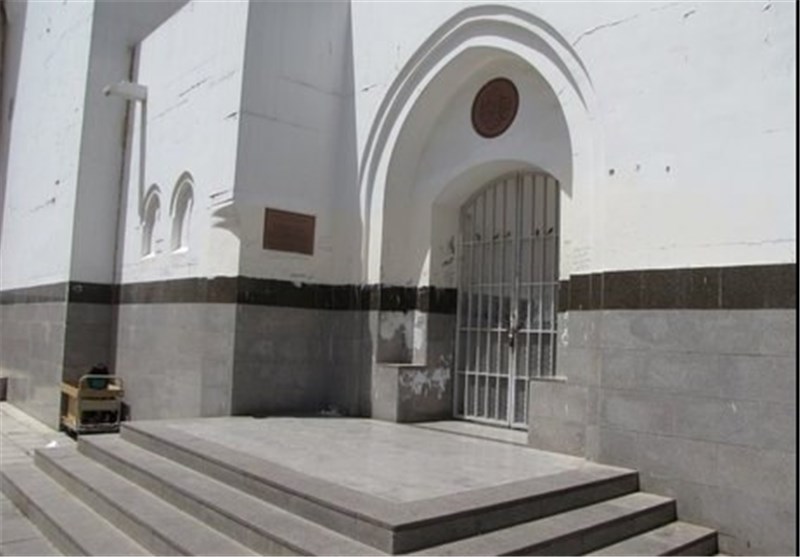 دَر بسته‌ مسجد حضرت علی(ع) در مدینه