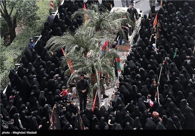 مراسم تشییع 100 شهید گمنام در تهران آغاز شد